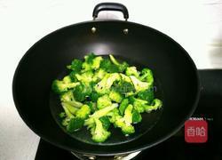 炝炒西兰花的做法图解3