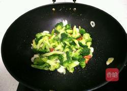 炝炒西兰花的做法图解8