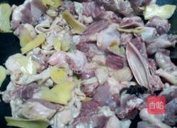 鸭肉鸭肠焖酸豆角的做法图解6