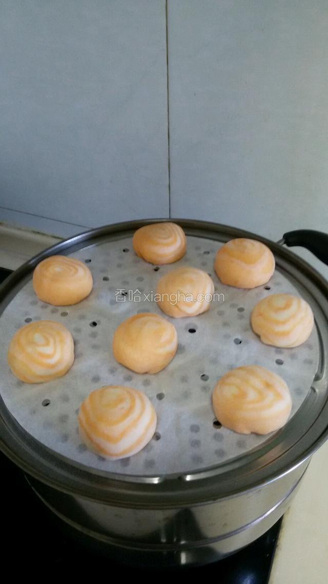 全部做好醒15分钟，冷水上锅开中小火，上气蒸15分钟，焖5分钟再揭盖