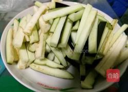 肉丁酱香茄子的做法图解1