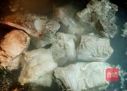 马蹄红萝卜排骨汤的做法图解3