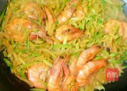 萝卜丝炖虾的做法图解7
