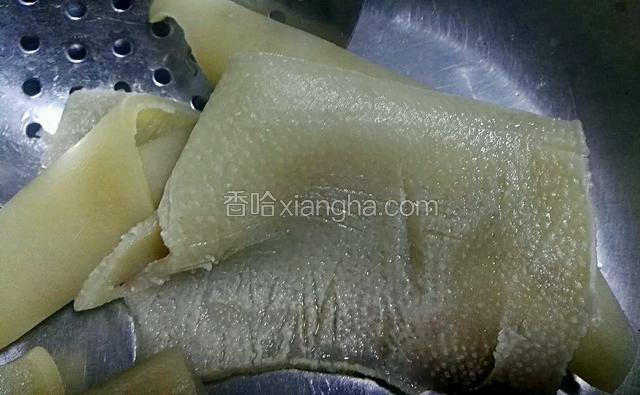 捞出，如此反复再刮第三次油脂