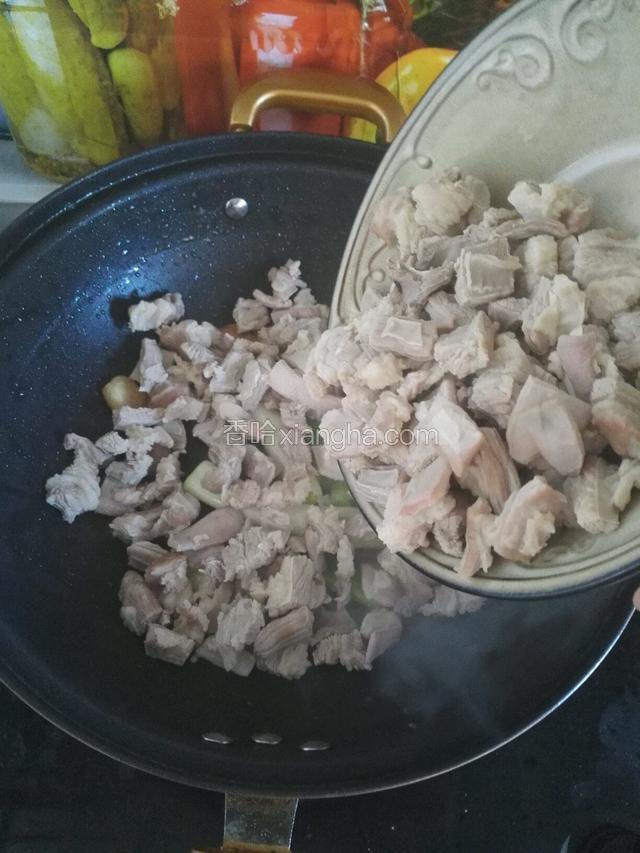 放入淖水后的羊肉