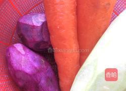 三色水饺的做法图解1