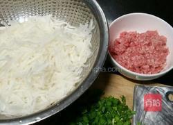 萝卜丝肉末的做法图解1
