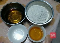 芝麻广式月饼的做法图解1