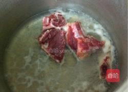 山药红萝卜骨头汤的做法图解1