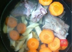 山药红萝卜骨头汤的做法图解4