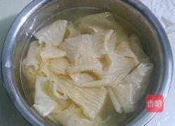 豆腐皮炒肉的做法图解2