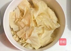 豆腐皮炒肉的做法图解3
