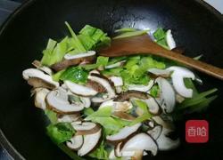 香菇炒莴笋的做法图解4
