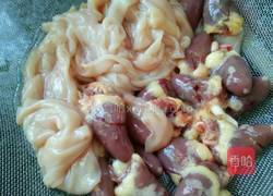 酸辣鸡杂的做法图解1