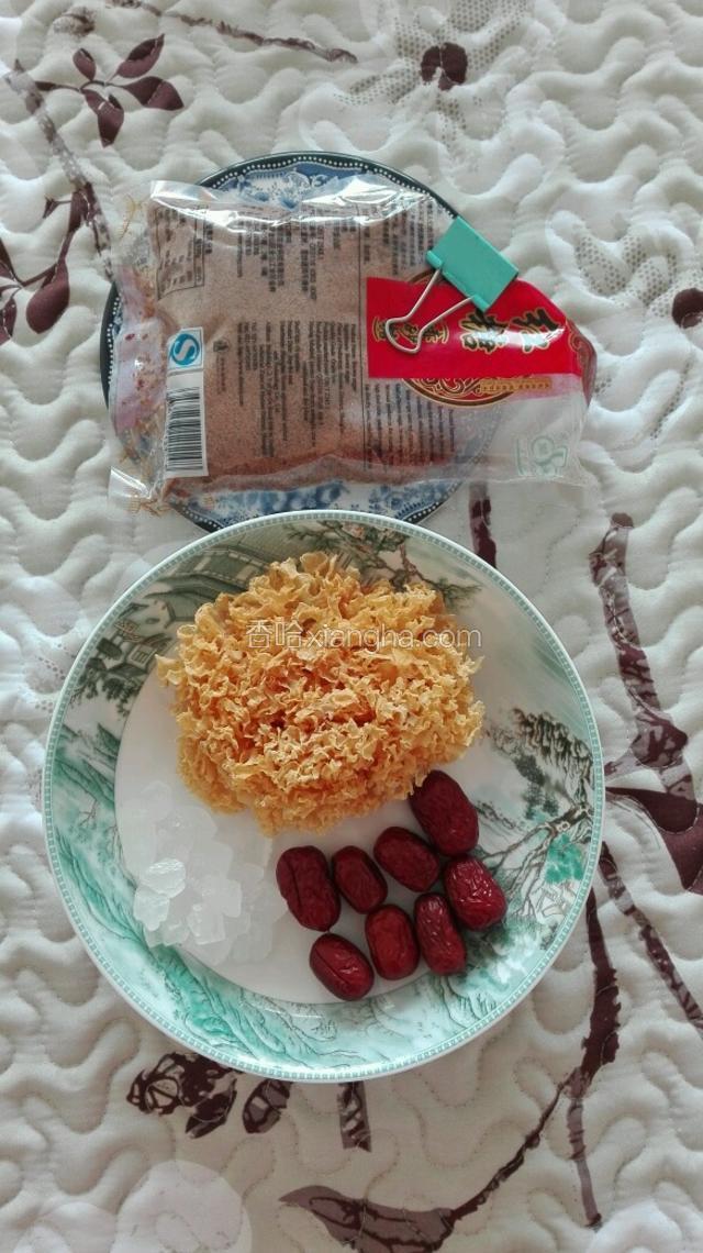 准备好食材，以备待用。