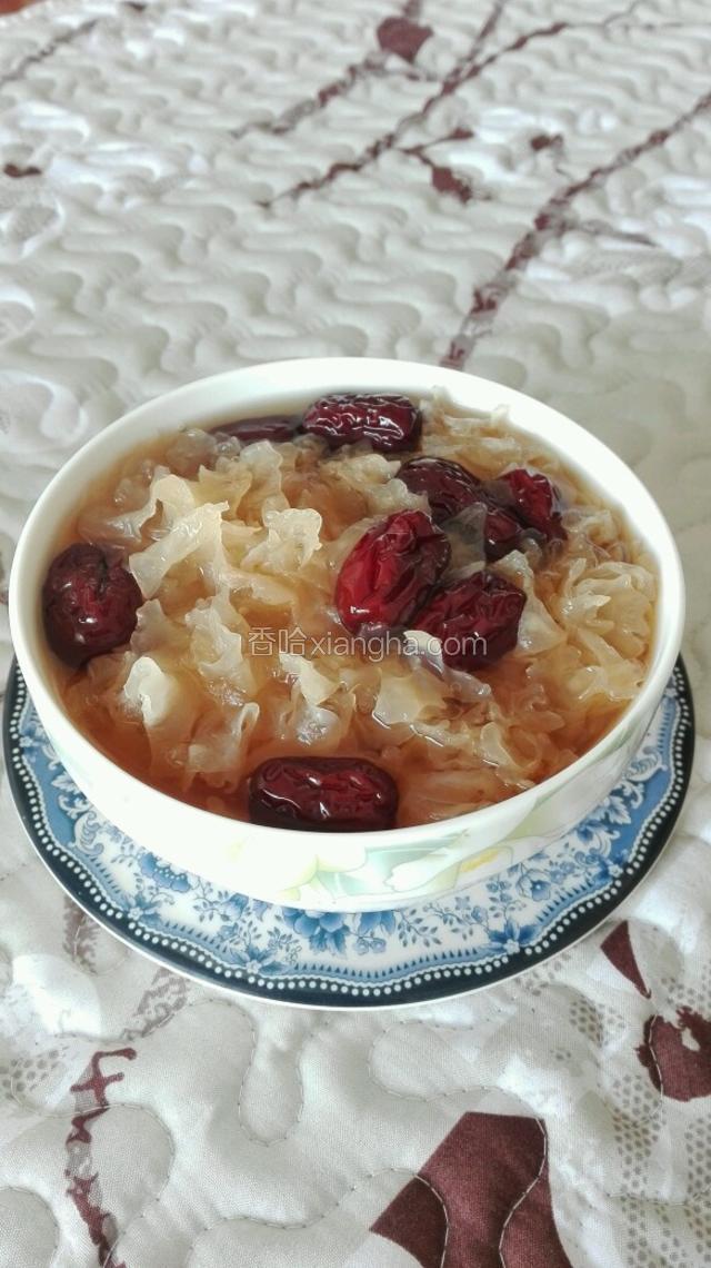 红糖枣子银耳汤