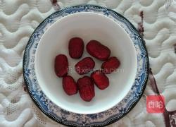 红糖枣子银耳汤的做法图解3