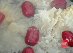 红糖枣子银耳汤的做法图解6