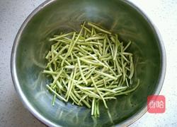 泥蒿炒腊肉的做法图解3