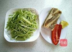泥蒿炒腊肉的做法图解4