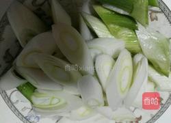 大葱炒羊肉的做法图解1