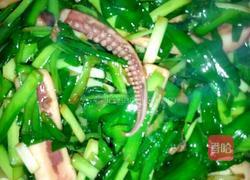韭菜炒鱿鱼的做法图解6