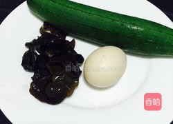 丝瓜黑木耳汤的做法图解1