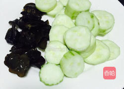 丝瓜黑木耳汤的做法图解3