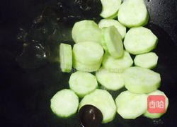 丝瓜黑木耳汤的做法图解5