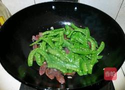 荷兰豆炒腊肠的做法图解7
