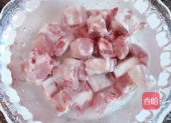 排骨焖莲藕的做法图解1