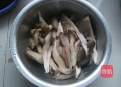 椒盐蘑菇的做法图解1