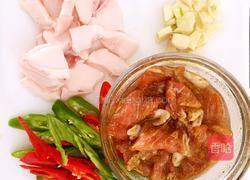土猪肉炒白菜的做法图解1