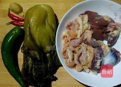 炒酸菜鸡杂的做法图解1