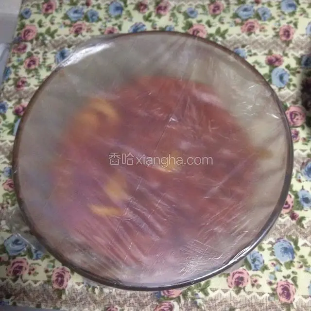 保鲜膜包住，冰箱冷藏2小时以上