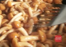 腊肉炒滑子菇的做法图解3