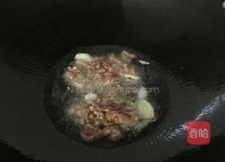 酸菜肉片炒香菇的做法图解4