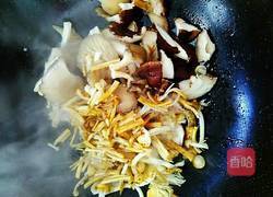 菌菇肉片汤的做法图解6