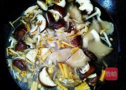 菌菇肉片汤的做法图解8