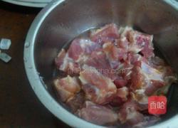 蘑菇炖排骨的做法图解2