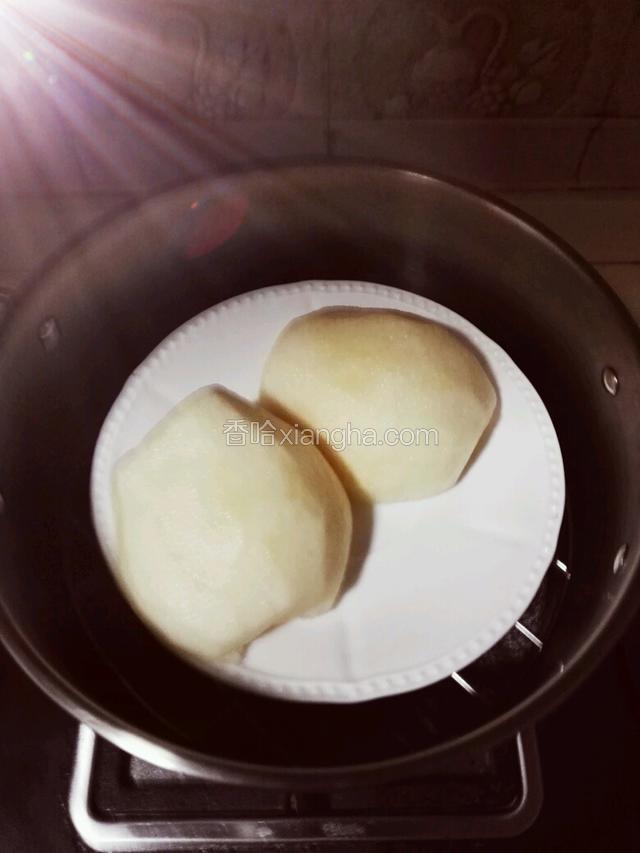 放入锅中蒸30分钟。
