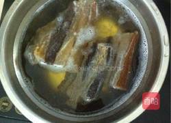 腊肠炒苦瓜的做法图解2