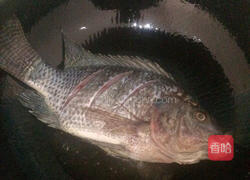 黄豆酱焖鱼的做法图解3