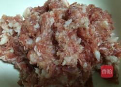 荠菜肉沫香干丁的做法图解2