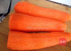 胡萝卜韭菜包子(原创)的做法图解2