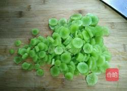 枸杞莴苣的做法图解3