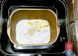 聖誕花環麵包的做法图解1