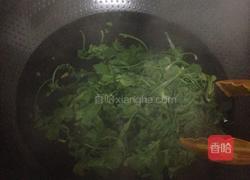 荠菜蛋饼的做法图解1