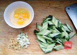 鸡蛋炒黄瓜片的做法图解1