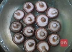 猪肉鹌鹑蛋酿香菇的做法图解3